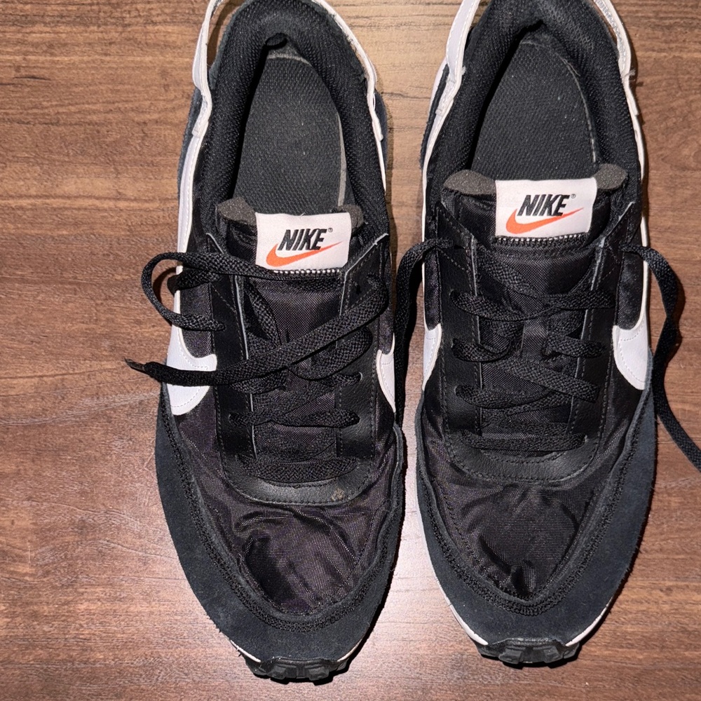 Men’s Nike Waffle Shoes 10.5